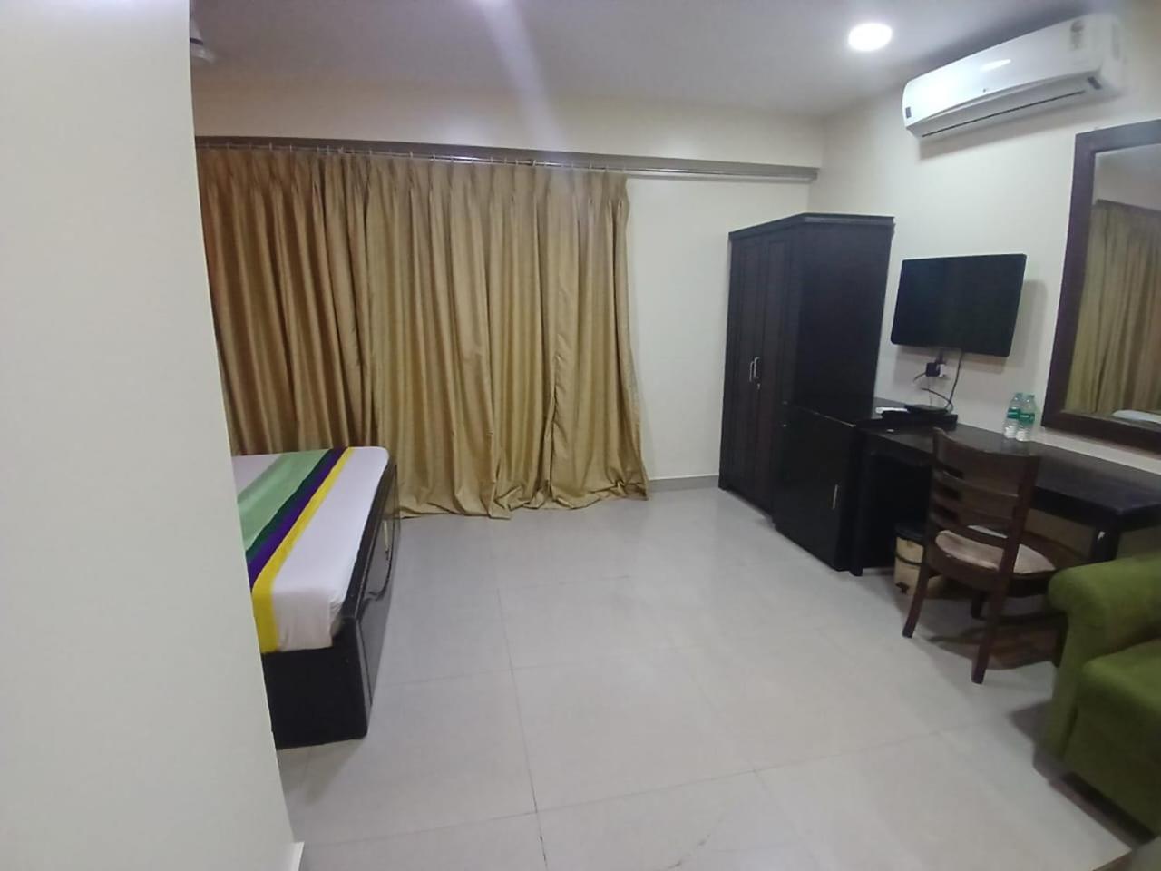 Blossoms Room The Plaza-Luxury Collection- Lakdikapul Hyderabad Exterior photo