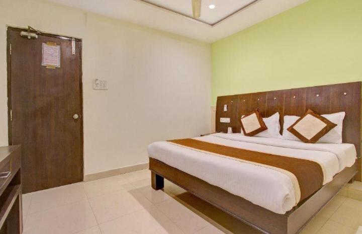 Blossoms Room The Plaza-Luxury Collection- Lakdikapul Hyderabad Exterior photo